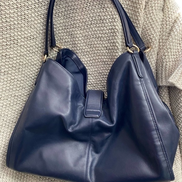 Coach Carlyle Bag‎ - Picture 2 of 16